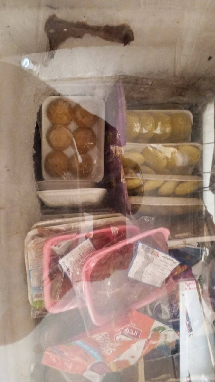 مجمده للبيع حجم كبير 300بيه ***********
