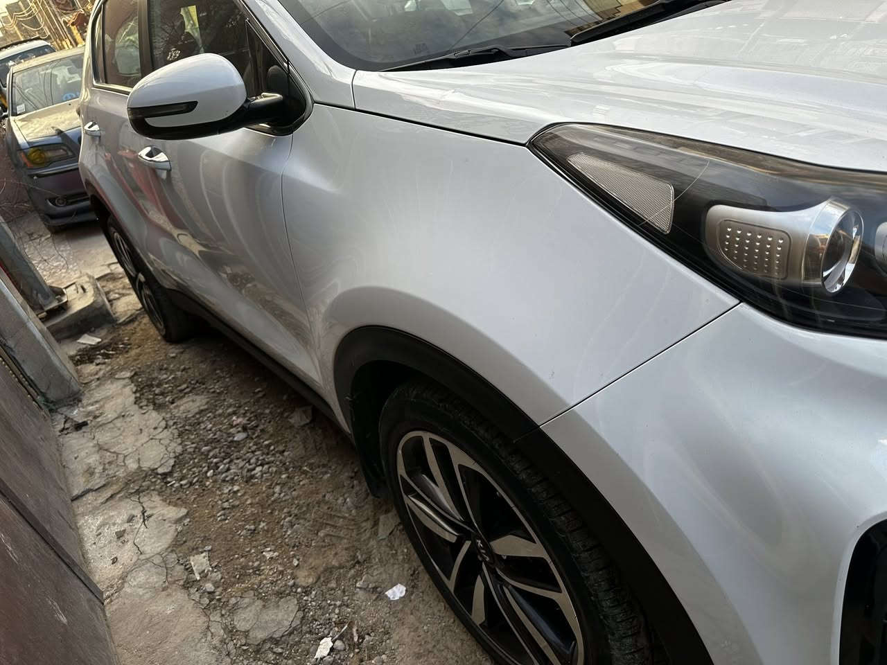 السلام عليكم
للبيع كيا سبورتج خليجي موديل 2019 رقم بغداد الجديد
هزة جديدة  وسنوية  (2030)
مواصفات اعتيادية / محرك 2000 / داخل بيجي / تبريد قطعتين / مري شفط / شاشة اندرويد / حساسات امامي خلفي / ماشية 93 الف
كير ومحرك مكفولات ما مفتوح برغي بيها ملاحظات بسيطة مبينه بالسونار المرفق بالمنشور .
السعر 195وبيها مجال 
للاستفسار الاتصال على الرقم ***********
مكان السيارة بغداد الشعب
