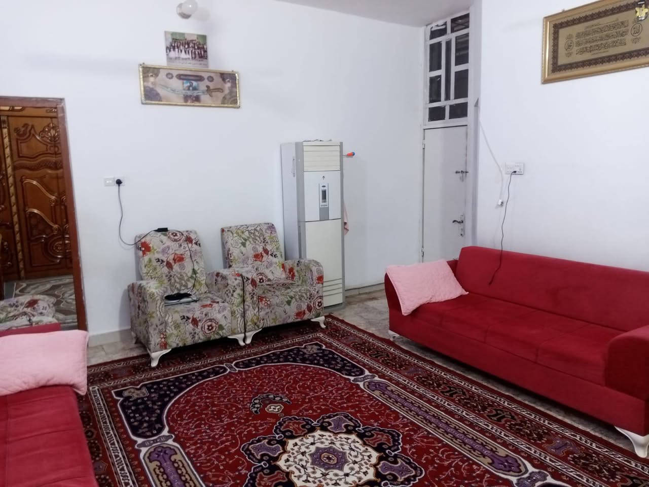 بيت للبيع المساحة 7.5×20=150م طابق واحد بناء 2017 كونكريت خلف مؤسسة الشهداء حي اور الثانية امام ساحة خضراء يحتون على مطبخين حار وبارد وغرفة واستقبال وصالة وتواليت عدد 2 مستقلات وحمام مستقل واحد
الشراي يجي ويشوف البيت والمنطقة والجيران ونتفاهم على السعر  *********** سيد علي
