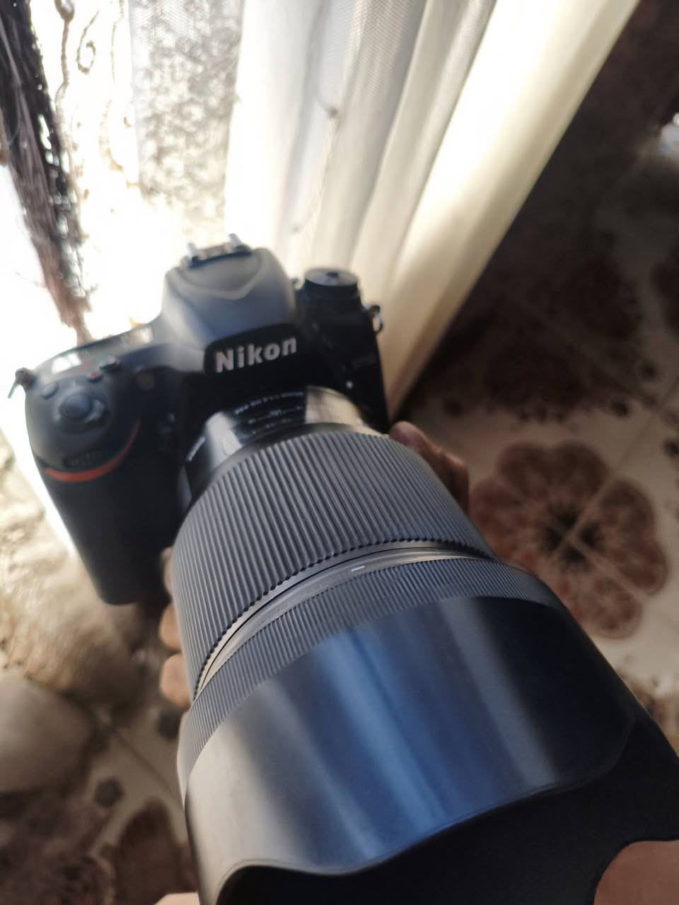 نيكون D750
مع عدسه 85 Art فتحه 1.4 
العدسه نضيفه عدا طخات بيها من الخارج
السعر خاص متواجد وتساب  ***********
