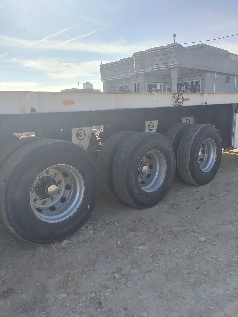 السلام عليكم اكتروس للبيع 2003 حجم 46 مكفوله كفاله عامه تحويل ثاني يوم مع عربانه ثامر البياتي مربوطه اربع محاور بالسنويه 
***********
