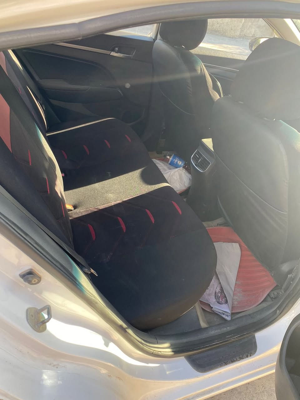 افانتي 2016 الشكل الجديد
محرك 1600 GDI خليجي
محرك جديد گص حاوية من سيارة ادوات 
عدد الكيلومترات 25,000 
حادثها كما موضح بالصور 
المواصفات :
تحكم ستيرن 
تدفئة بالكشن والستيرن
تبريد قطعتين 
اشاير بالمري شفط
بلوتوث + AUX
تخم تايرات جديد 
ادامة جديدة بلكات وفيت بم جديد اصلية
نظام محاكاة
نظام قيادة ( Normal , ECO , SPORT )
والمواصفات البقية المعروفة 
السيارة يرادلهة تلحيضات بسيطة
مكان السيارة بغداد للتواصل ***********

السعر : ١١٧ وبي مجال
