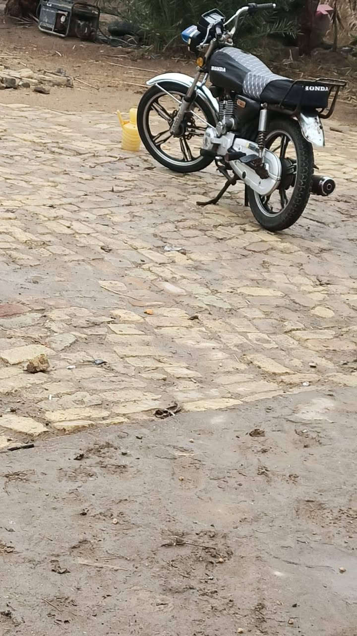 سلام عليكم البيع سيفان موديل 21أوراق كامله المكان العماره الطبر سعر 600وبيها مجال ***********
