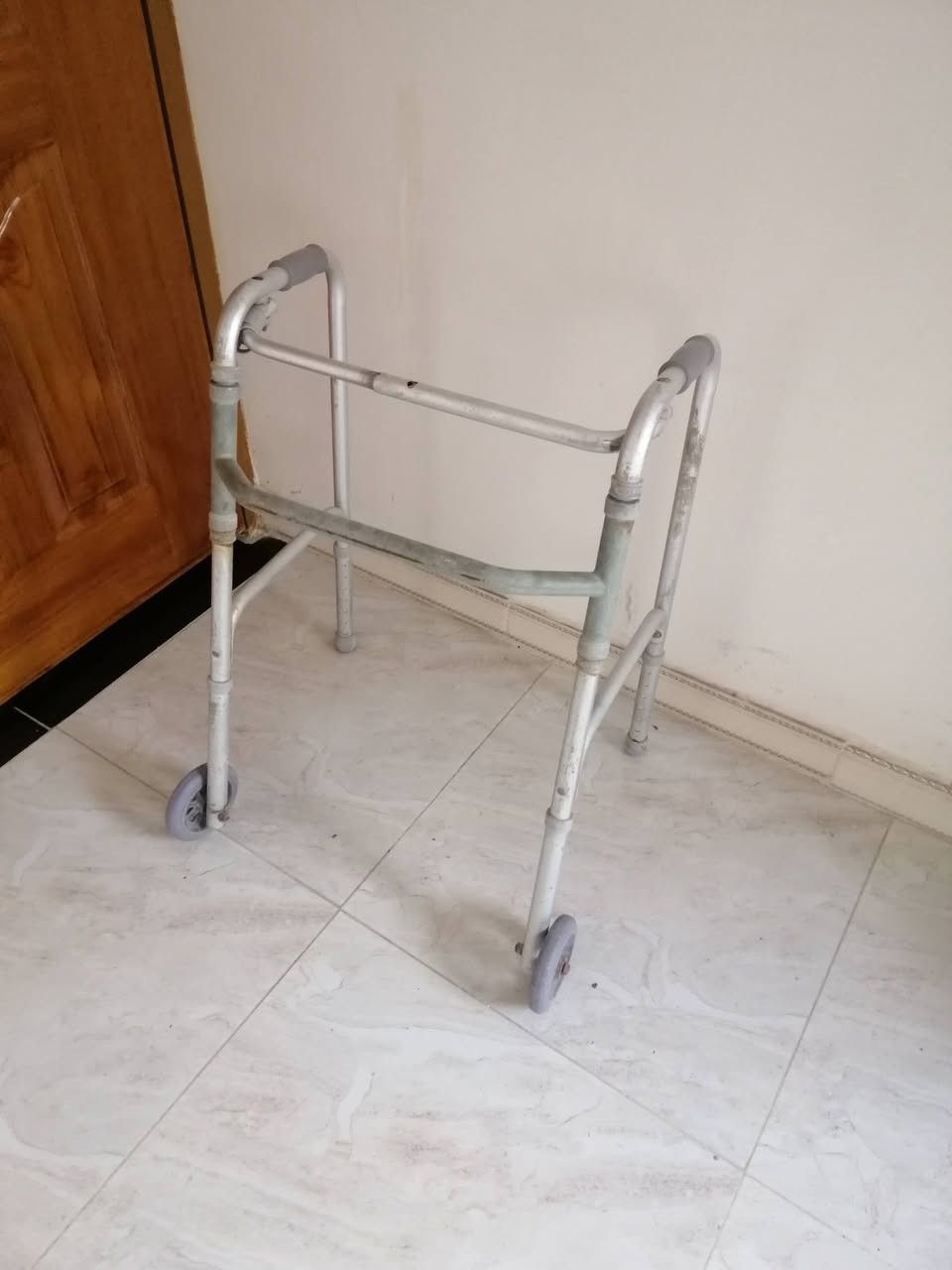 أغراض للبيع للاستفسار اتصل ع ***********
