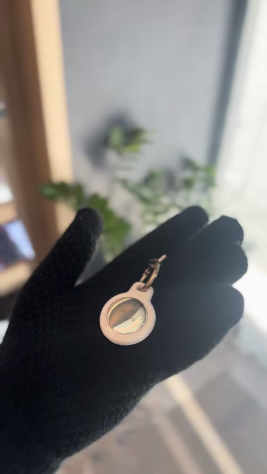 📢 عرض مميز من سافا موبايل 🔥 ‏🔑 LENYES CY03 iTag يدعم Apple Find My 📍 لا تخاف بعد اليوم من ضياع أغراضك! ✅ تتبع مباشر عبر تطبيق Apple Find My ✅ مناسب للمفاتيح، الحقائب، المحافظ والأمتعة ✅ تنبيه عند الابتعاد عن أغراضك ✅ سهل الاستخدام وخفيف الوزن ✅ جودة عالية واعتمادية ممتازة  💰 السعر فقط: 25,000 دينار 🚚 توصيل إلى جميع محافظات العراق 📍 العنوان: بغداد - المنصور - 14 رمضان - مقابل مطعم الساعة 📞 ***********
