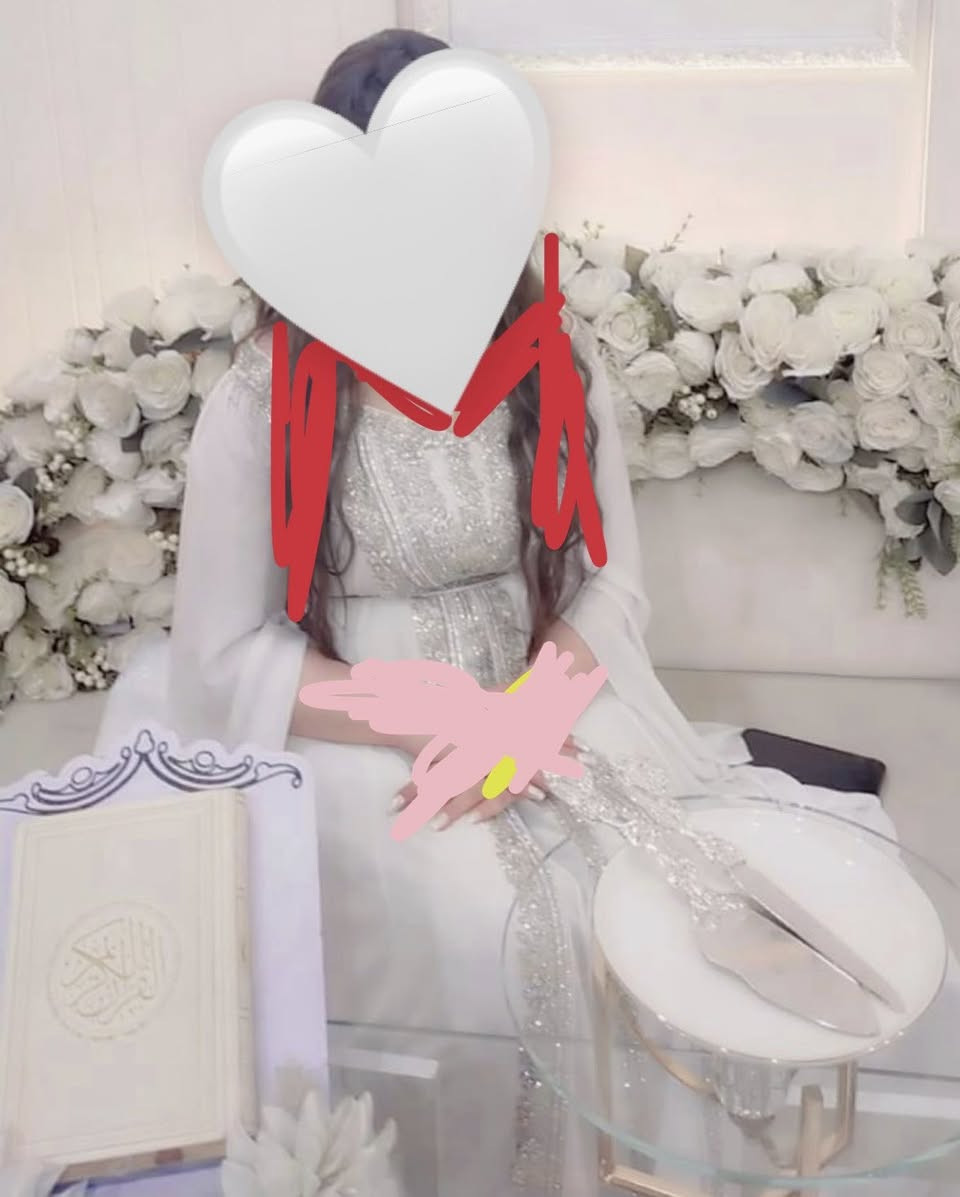 السلام عليكم بنات عندي هذا القفطان لابسته مره وحده بخطوبتي  لابسته ع كد ساعتين  اشتريته من ألمنصور اخذته ب٢٠٠ واريد أبيعه ب١٥٠ وبي مجال بنات امانه جديد وما بي اي عيب  وكله شغل هاند ميد وثكيل وبالحقيقه بعد احلى من الصور واكو فديو المودل لابستهه يجنن بالحقيقه قياس xl


**إذا كنت صاحب هذا الإعلان وتريد حذفه لأي سبب، رجاءا أرسل رسالة إلى الدعم الفني**