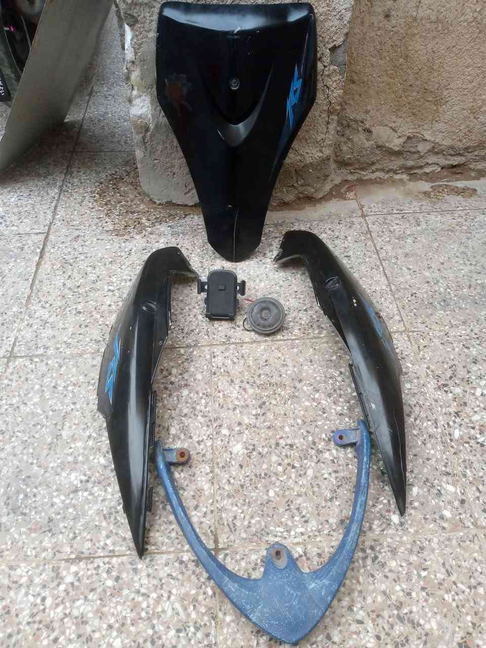 السلام عليكم كفرات ماكس عدله مختمات اصليات كلهن ختم واحد وسبايدر خلفي وهورن وستاند مبايل كلهن سعرهن 25 الف قفل العنوان نجف حي العسكري مدارس ***********
