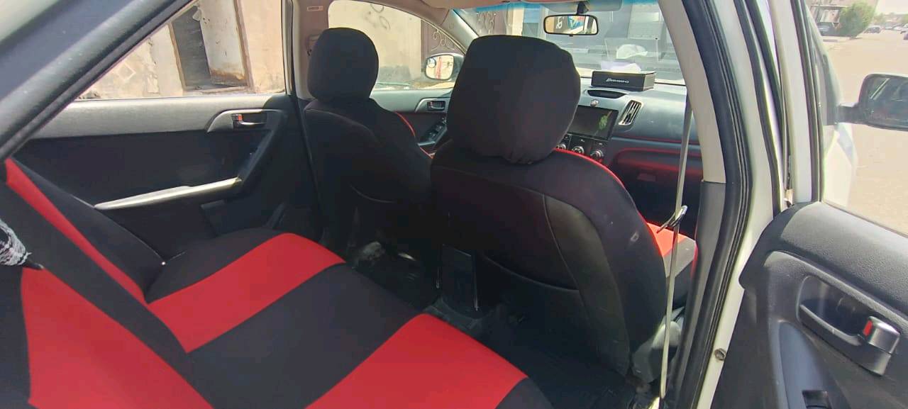 سياره سيراتوا موديل ٢٠١٢ رقم بابل ٣قطع اللون ابيض