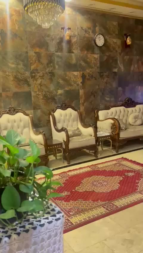 بيت للبيع مساحه 100متر طابقين بناء طابوق درجه اولى طابو زراعي سند 25باسمي تحويل مباشر 
العنوان/الحر بدايه شارع الكابينات قريب على الشارع العام وقريب على خط الكوسترات موقعه جدا ممتاز 
السعر/165مليون للاستفسار الاتصال على الرقم ***********
