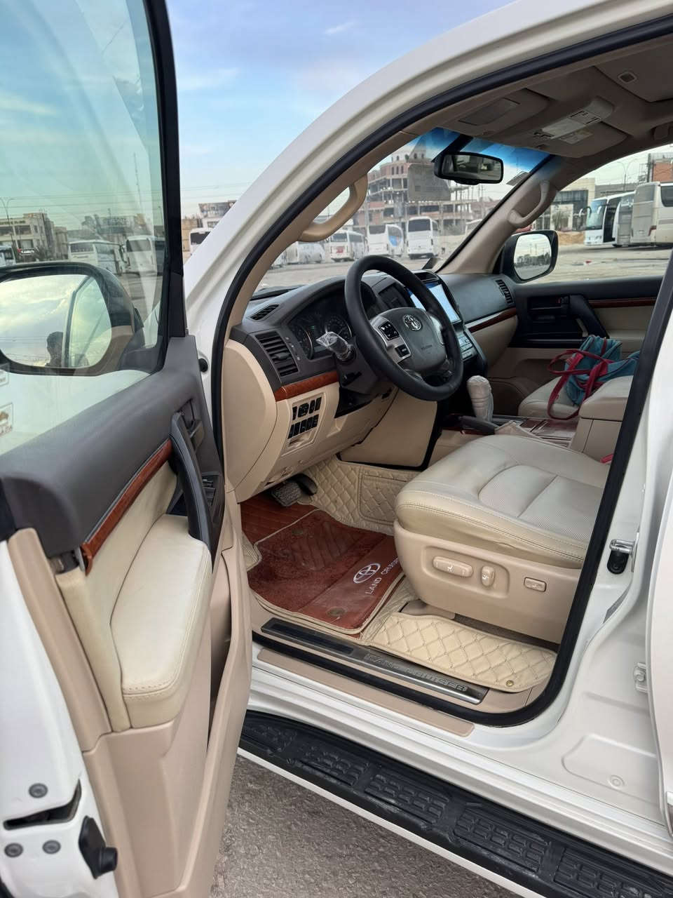 لاندكروز ٢٠١٥ ساز الباب الاول كفاله عامه من صبغ
السياره كله جديده وبلاديه حته لايتات اصليه مال شركه
سياره استخدام شخصي ونضيفه حيل وماشيه ١٠٠ الف حقيقي رقم بغداد دولي باسمي تحويل ثاني يوم
سعر ٤٣٠ ورقه وبيه مجال مكاني كربلاء 
***********
