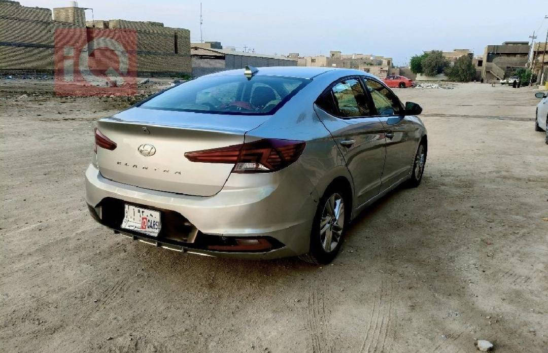 السلام عليكم
النترا 2020 
حرة باسمي سنوية جديدة 

وارد امريكي 
ضرية بنيد ( تعديل بارد ) + جاملغ ( تبديل ) 

مكينة 2000 دوش 
كاملة من كلشي ( تبريد / حدادية / كير / مكينة ) 

السعر 
125 $ و بي مجال قليل 

للاتصال / واتساب 
***********
