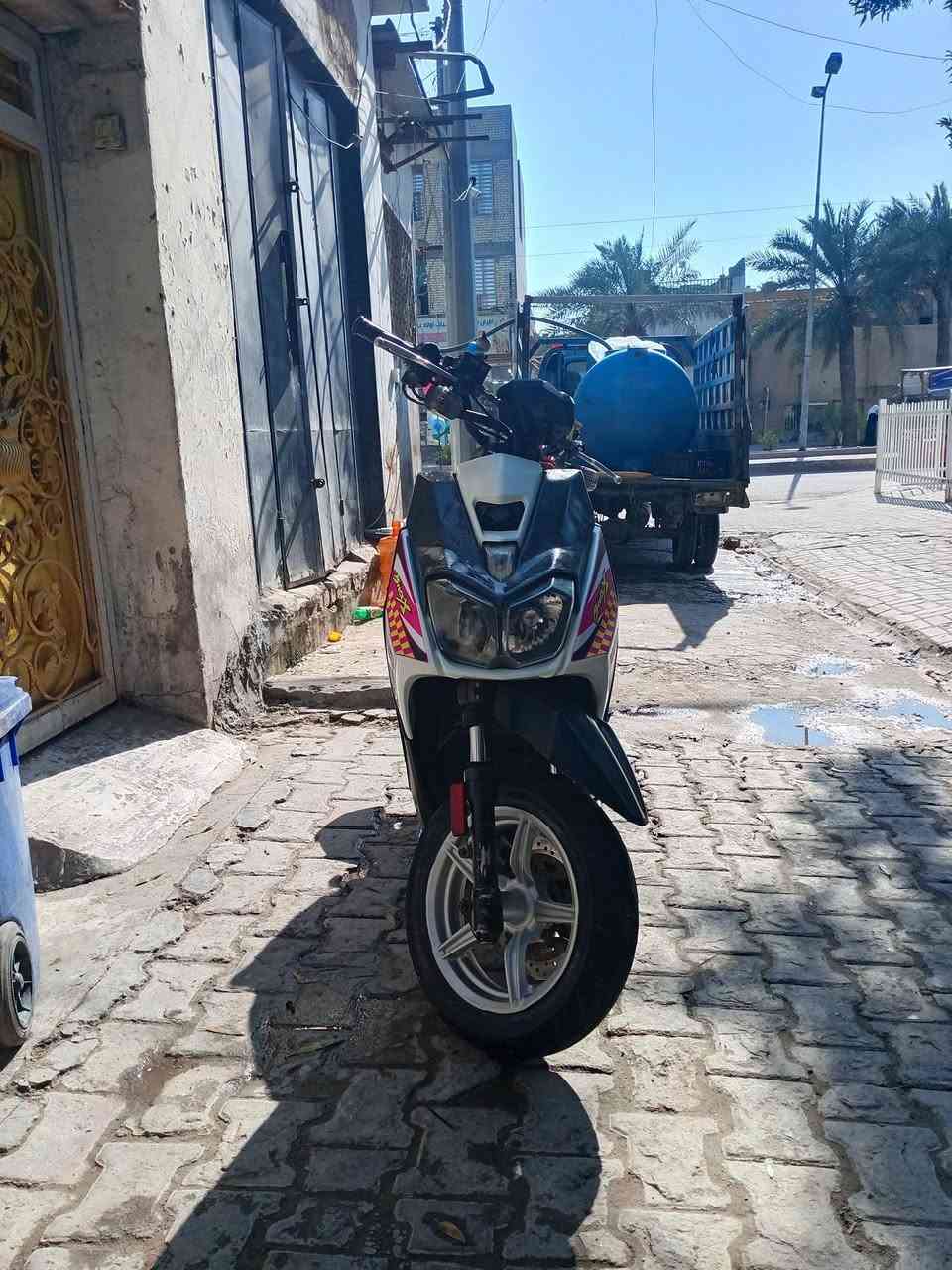 سلام عليكم اخوان جبلي حديث موديل 2021 دراجة بلكارتون بيهة مكينة رياضي وبيهة  كلجات  وبيهة 5 قطع كاربون نازلة من علي كيارة  قبل 3 أشهر نكرة بكل وكت وبيهة شلعة  ومعدل تخبل المكان مدينة الصدر  *********** السعر 1400 وبيهة  مجال قليل
