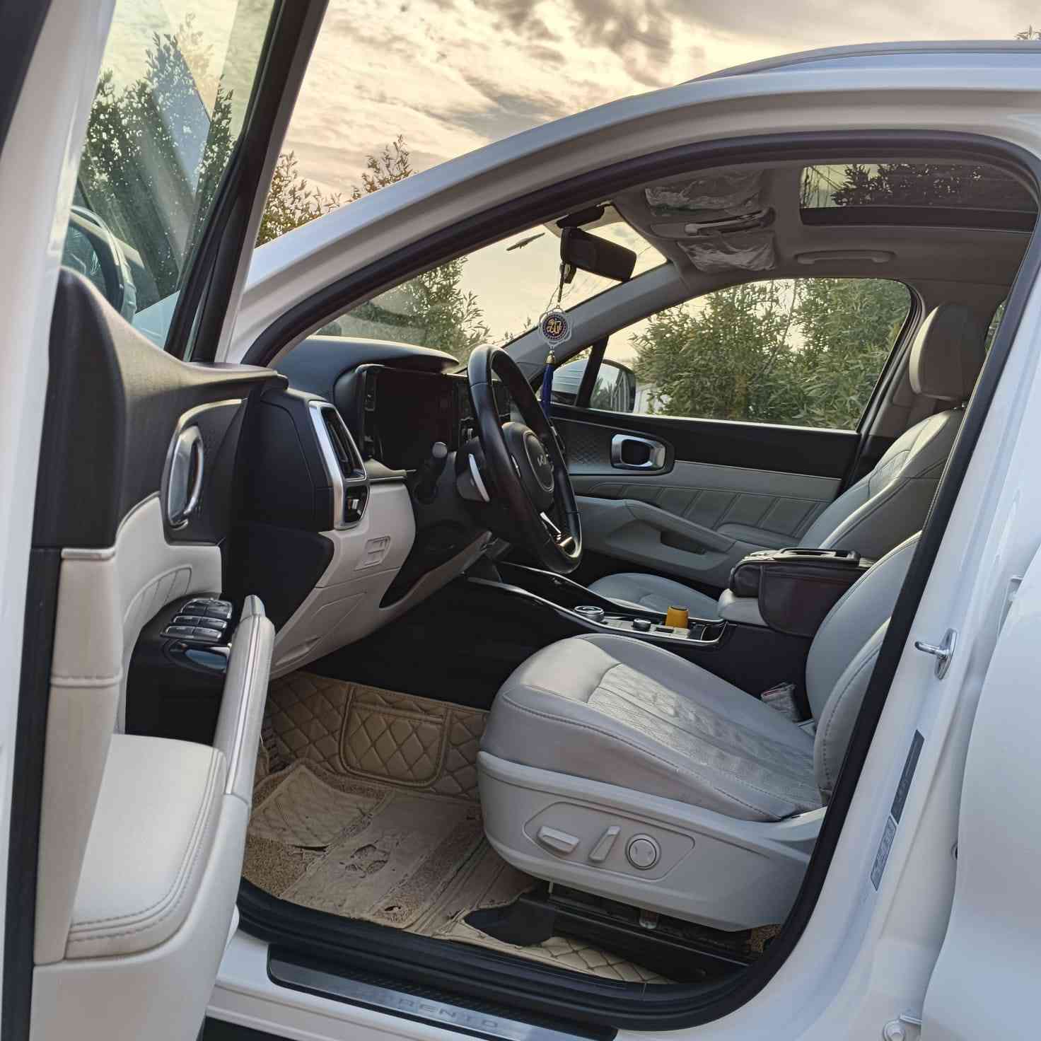 سلام عليكم سورنتو 2022خليجي فوال مواصفات واحد على واحد كفله عامه رقم بغداد نكليزي  ماشيه 50الف رقم الهاتف ***********السعر 305
