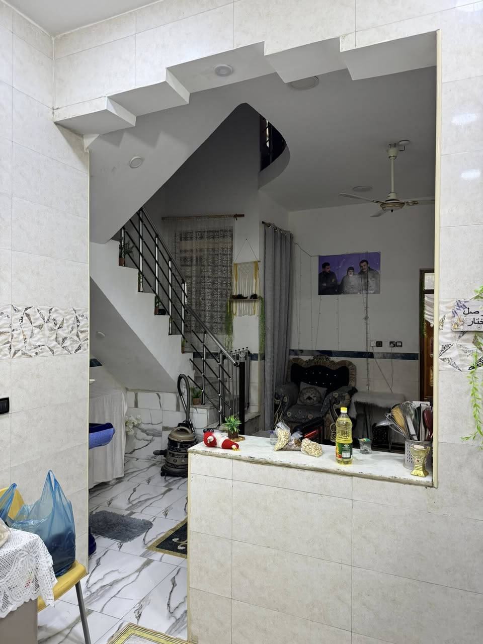 سلام عليكم بيت ١٠٠ متر حي الغدير قرب فلكه  ثاني فرع لبيت مقابيل مدرسه ***********
