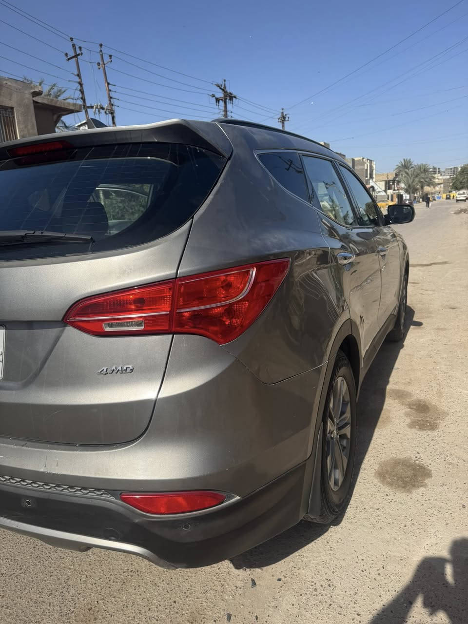 سنتافي 2015 وارد امريكي
كلش نظيفة
عداد الكيلو متر 55 حقيقي 
محرك 2.4 
كفاله كفاله كفاله المحرك والكير على وضع الشركه 
تخم تاير جديد 
تبريد 3 قطع  تجريش 
تحكم تبريد بيانو اوتو 
-تدفئة كشنات 
-تحكم جهتين ستيرن 
شاشه صغيره 
-كامره خلفيه 
-نضام ايكو 
السايد بريك قدم 

حادث قبق جنطه مبدل وجاملغ اماي عكس السايق راجع نفسه 
بدون دواخل 

صور الحادث مع الصور 
السعر>>> 135$
المكان: بغداد / البياع
للتواصل ***********
