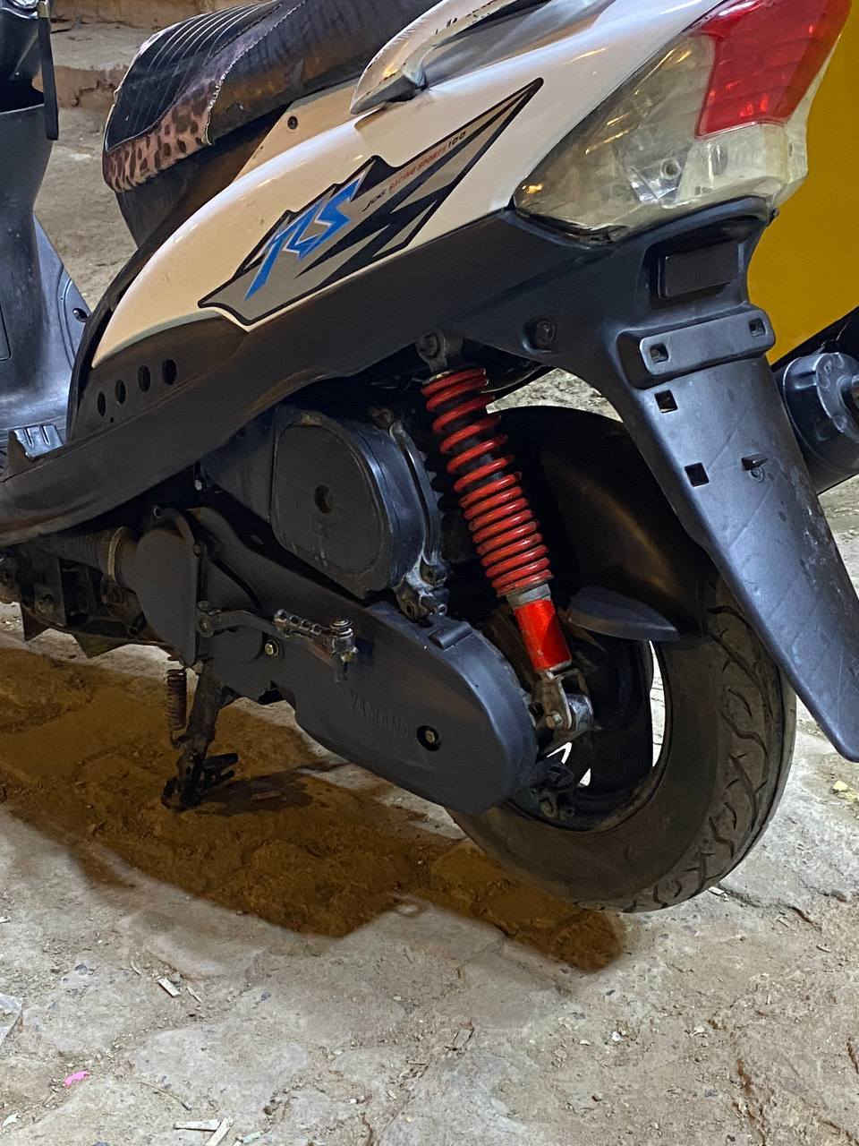 ماكس للبيع سعرها 550 ألف 
الدراجه نكرة سلف كلش حلوة ونهضي ومشي ومعدل
عوزها هورن واشاير ما يشتغلن فقط 
والدراجه قسم بالله ماعرف مفتوحه أو لا .. ولا اعرف اي شي بيهن مجرد اشغل وامشي بيه ما يوم وكفتني بشارع 
الناصريه مركز الصالحيه ***********
