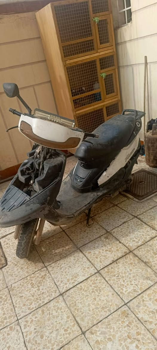 السلام عليكم هاي الدراجه للبيع طافيه ابيع كوم حديد بيش تفيدك تعال اخذها مكاني نجف
***********
