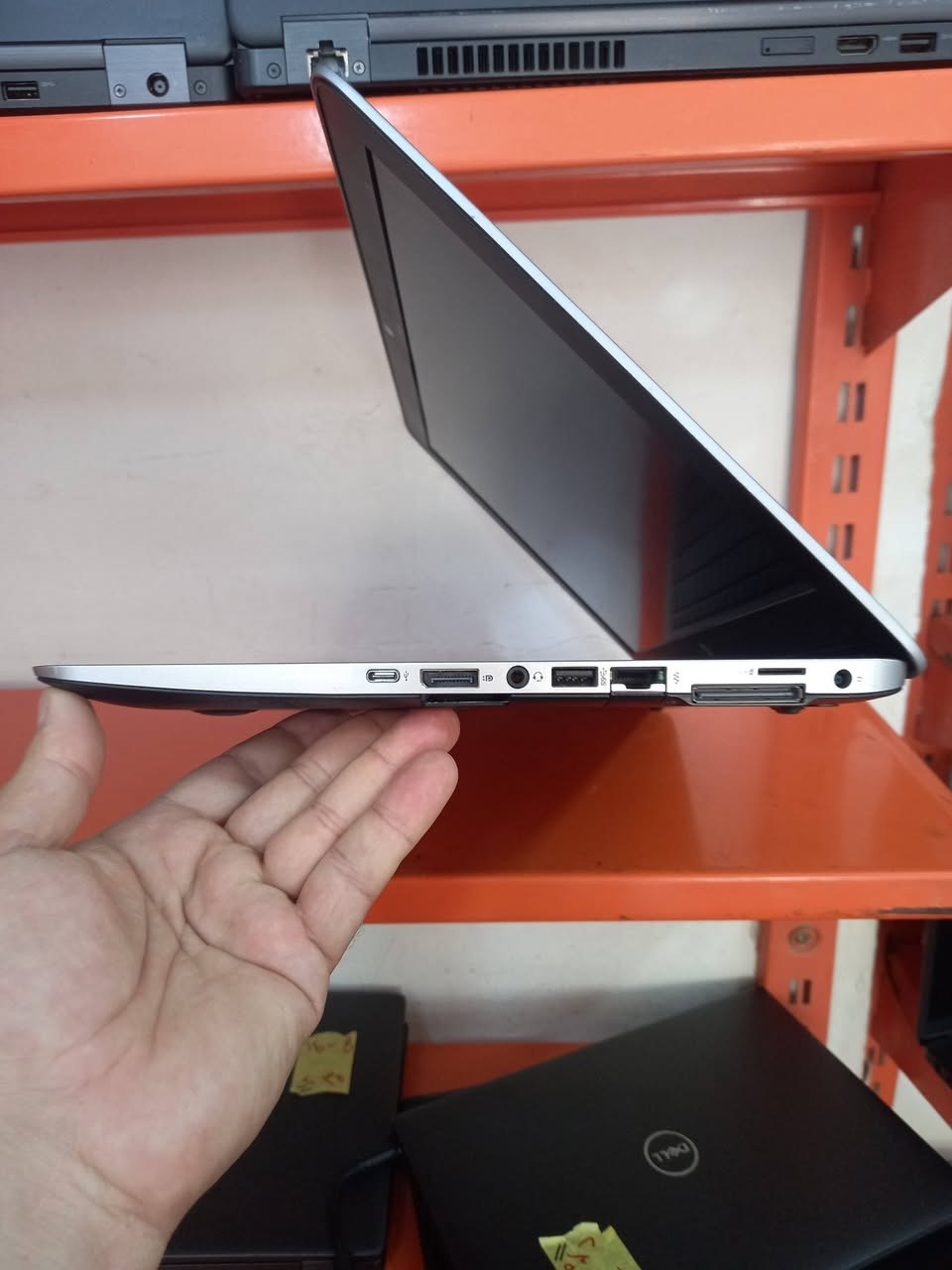 لابتوب hp 840  g3 
حجم الشاشة كبير 15.6 
الجيل السادس  
المعالج كور اي 5 الجيل 6
الهارد    256   ssd     m.2 
الرام 8.      ddr4 
كارت الشاشة  4  شير 
حجم الشاشة  14
الشاحنة اصلية 
يحتوي على منفذ تايب سي للشحن او نقل البيانات
نظام التشغيل ويندوز 10 عربي انكليزي 
الملحقات شاحنة وجنطة 
السعر   225
***********
***********
يوجد توصيل

متوفر 
تتوفر مجموعة لابتوبات بأسعار مناسبة ومواصفات مختلفة
