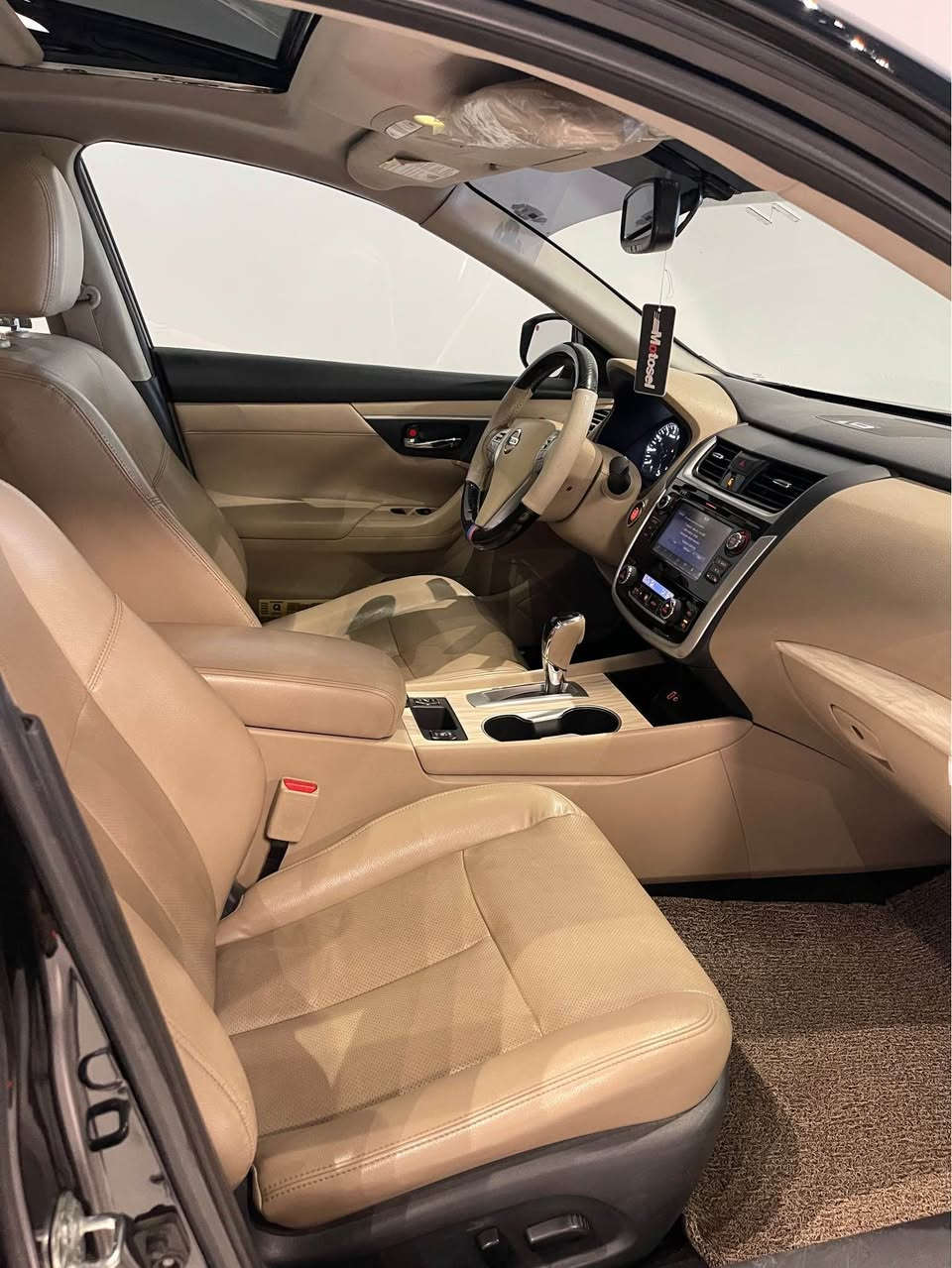 Nissan Altima 2018 SL
سەیارەکە پێش و پشتی کەپسە - دەعمی زۆر خفیف
تەنها دەرگای دوای سەکن گۆڕاوە بە بیلاد - یەک پەڵەی جاملوغەکەی دواوەشی بۆیاخە - واتە بەس يەک پەڵە بۆیاخ - 
ئێرباگی بەس شانەکەی تەقیوە -  زۆر زۆر نموونەیە سەیارەکە
٨٧ هەزار مایل ڕۆشتووە - گێڕ و مەکینە بەشەرت  — بیلاد ناو زەرد - شوێن سلێمانی -  کۆمپانیای ڕۆژماک - 

*********** 
***********

نیسان التیما مودیل ٢٠١٨ مواصفات اس ال 
سیارە بجم کبس - ظرر خفیف - جدید جدید
فقط شبر جاملخ خلفی صبوغ - باب تبدیل بلادی
ایرباک بس تکمە طاک سستم - ماشیە ٨٧ الف میل
تحویل غرامە بشرط - کیر مکینە بشرط - مکان سلیمانیە 

***********
*********** السليمانية, العراق
