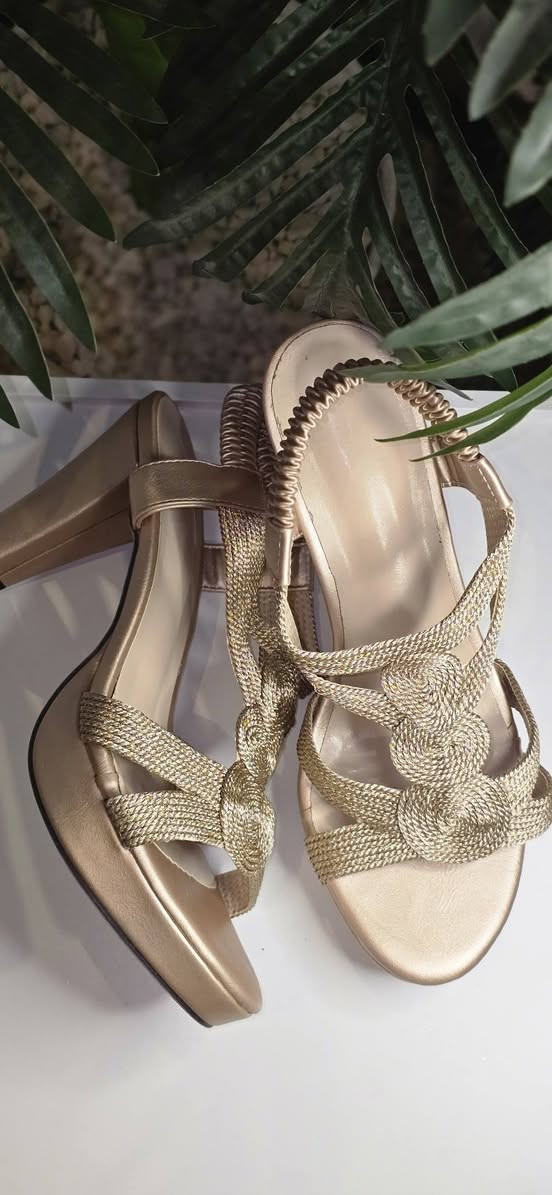 سعر القطعه 5 الف فقط
يوجد توصيل لجميع محافظات العراق


**إذا كنت صاحب هذا الإعلان وتريد حذفه لأي سبب، رجاءا أرسل رسالة إلى الدعم الفني**