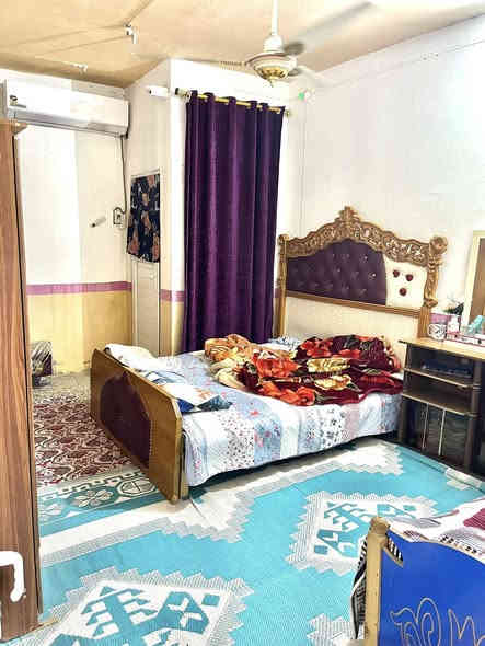 للبيع بيت 130 متر واجهة 6 ونص طابق و نص شارع 10 متر قطاع 15 حي ميسان يحتوي على الطابق الاول غرفتين و صالة و مطبخ و استقبال و تخاريج و الطابق الثاني غرفة و صحيات السعر 150 وبي مجال للاستفسار اتصل ***********
