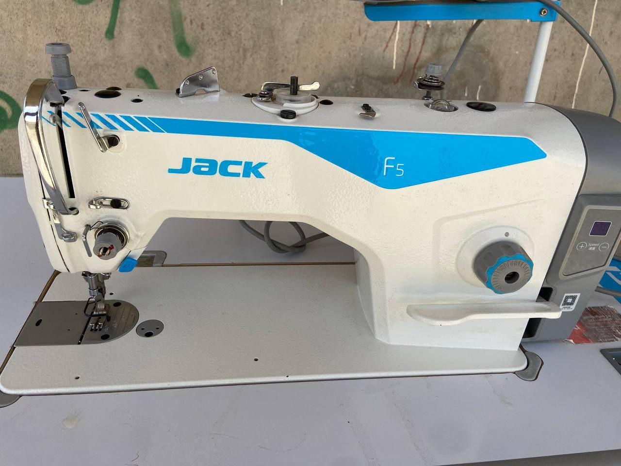 اسلام عليكم شباب عندي مكينه خياط للبيع السعر 400 جديده رقم ***********
