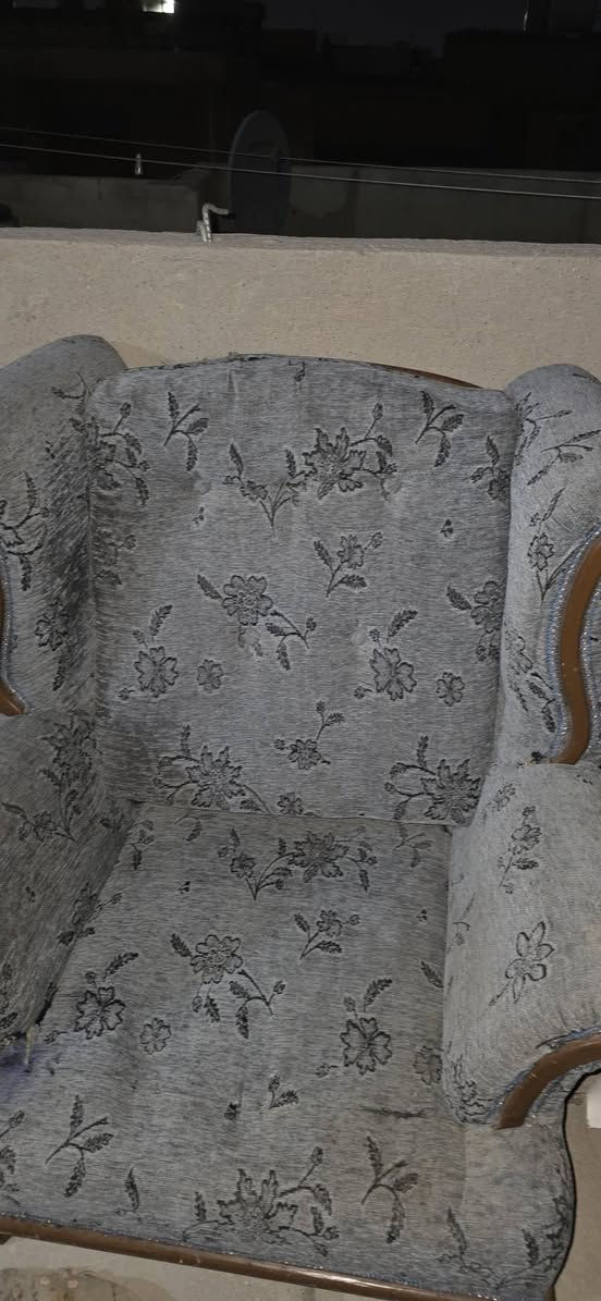 السلام عليكم
تخم ٧ مقاعد يرادله بس غسل 
نظافه ٦٠ % 
السعر ١٢٥ الف وبي مجال 
***********
