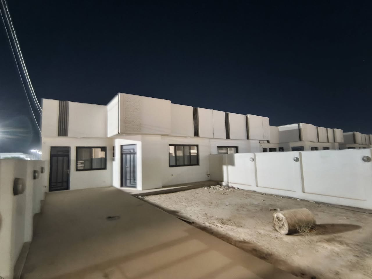 📍دار للرهن مستعجل في مجمع النخيل مساحة 287م.
📍شارع 20 موقع مميز ركن غرفتين نوم واستقبال كبير وصالة وحديقة كبيرة. 
📍سعر الرهن 35 قابل للتفاوض 
للتواصل ***********----***********
