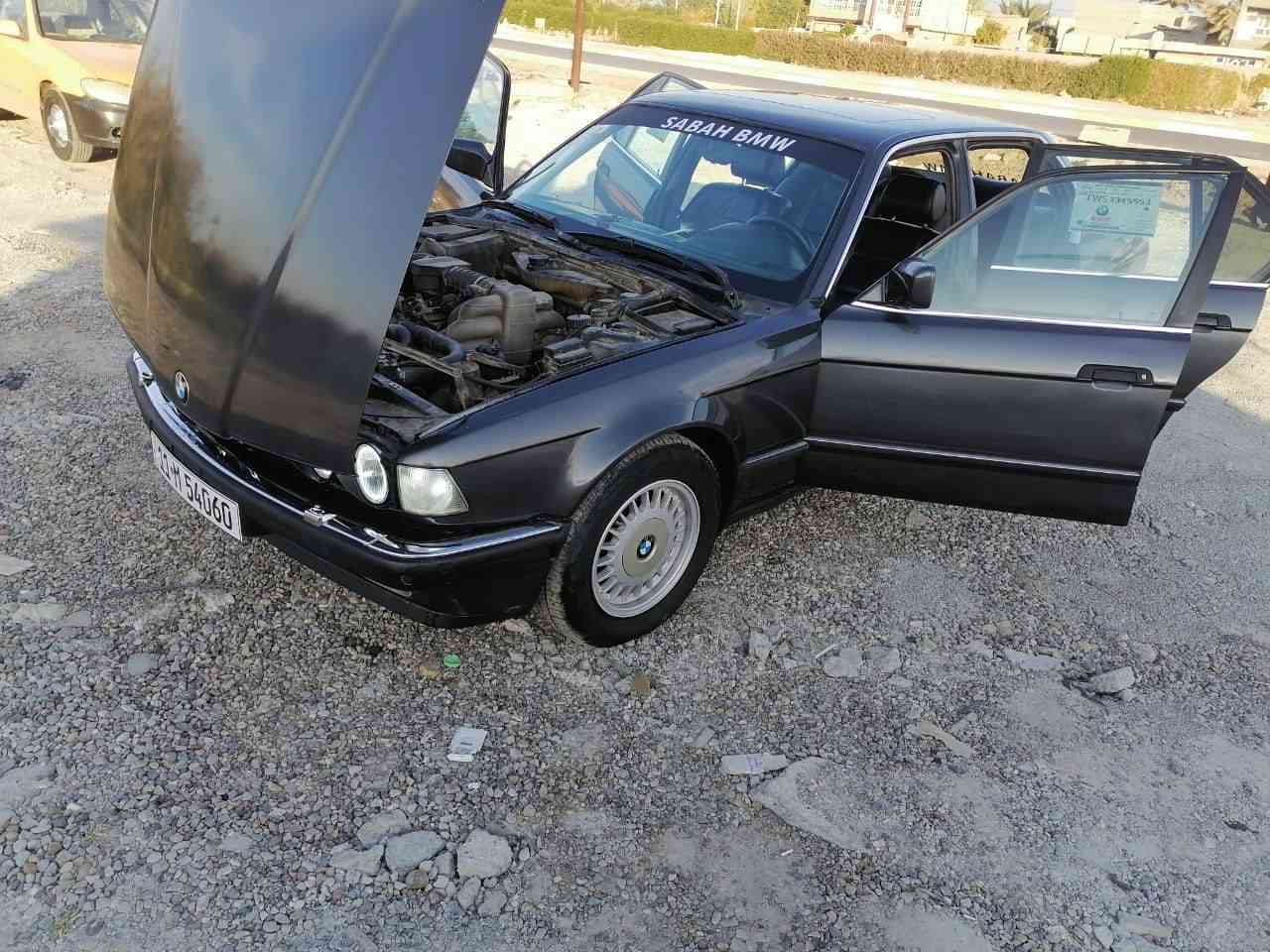 السلام عليكم سيارة BMW  735 مفتوح  موديل 1991  رقم بغداد دولي تحويل
تبريد ثلج كهربائيات فوول مصبوغة جمالية
غرفة جديده كما موضح في الصورة
تخم تاير جديد
المكان واسط قضاء العزيزية
السعر 53$  وبيها مجال
للاستفسار الاتصال على الارقام التالية
***********
***********
