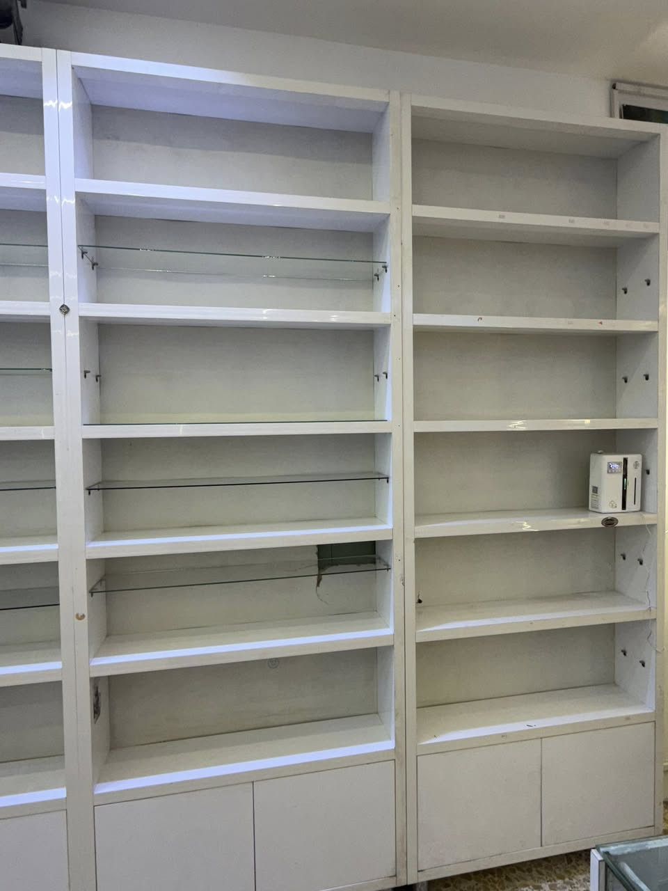 فاترينات للبيع العدد ٦ نضيفات جدد شغل درجة اولى للتواصل *********** شلع ابيعهن
