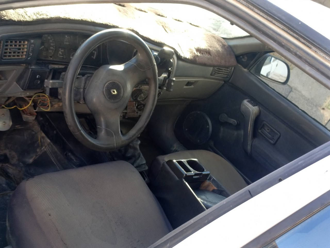 اسلام عليكم سياره رينو شرط اتحويل كير محرك شرط تايرات نص عمر السعر مناسب 11بيها مجال ترهم امراوس شعندك نزل رقمي ***********
