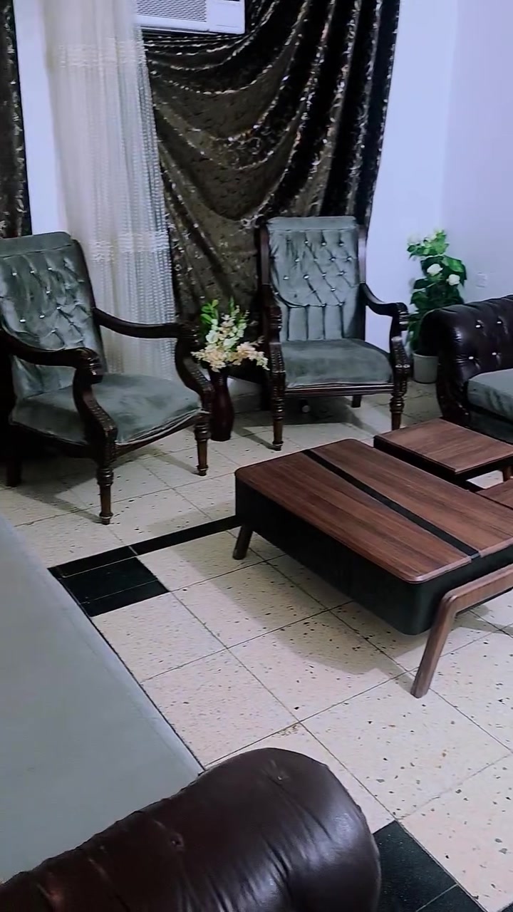 استقبال كامل للبيع
تخم خشب زان كراسي  4  و قنفات   2
طبلات 3 قطع  وسطيه حجم كبير 80 cm
مكيف نضيف نقص غاز فقط
 مع البردات و الزرع 
مكاني بغداد حي الجهاد 
السعر 800 و بي مجال 
***********
