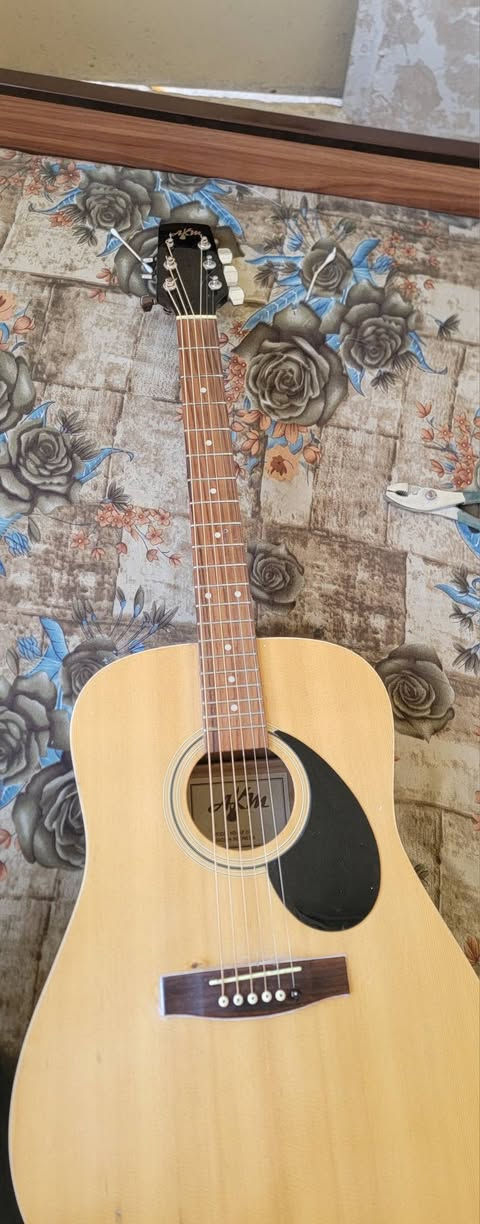 كيتار اكوستك amk احترافي اندونيسي 
صنع التسعينات كيتار فنتج

مشدود عليه ا تار ديداريو اصلية

اكشن بأرتفاع ٣ ملم

وياه ريشة واوتار هدية مني


**إذا كنت صاحب هذا الإعلان وتريد حذفه لأي سبب، رجاءا أرسل رسالة إلى الدعم الفني**