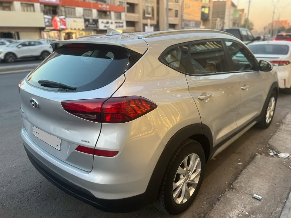 السلام عليكم 
هونداي توسان وارد امريكي  موديل 2019 محرك 2400
ضربتها جاملغ ايمن شطح بدون دواخل
لغود شواصي تكم مكفوله من الضربه
بيها ٣ قطع صبغ الجاملغ الايمن والبابين الي وراهن
سيارة مال بيت جاهزه السعر (150) مجالها بسيط 
كير محرك ممفتوح تبريد حدادية متصرف كلشي عليها
رقم بغداد دولي  بسمي شخصيآ تحويل مباشر مكاني بغداد الغزاليه 
***********
