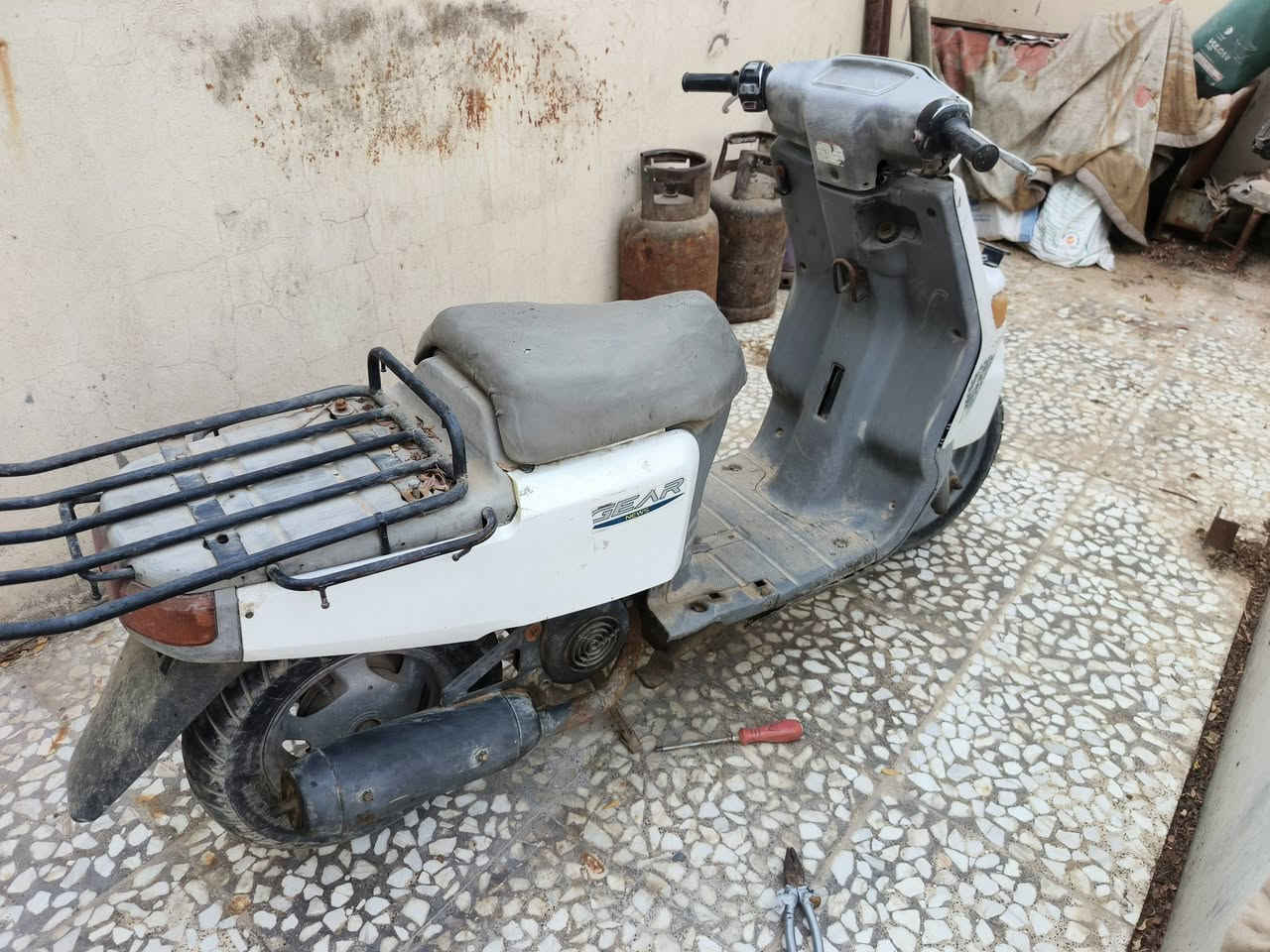 دراجات اثنين للبيع مجفتات هستوهن وحده شغاله ووحده طافيه ماعرف شبيه رايدهن ب250 ثنيناتهن مكاني مدينة الصدر ***********
