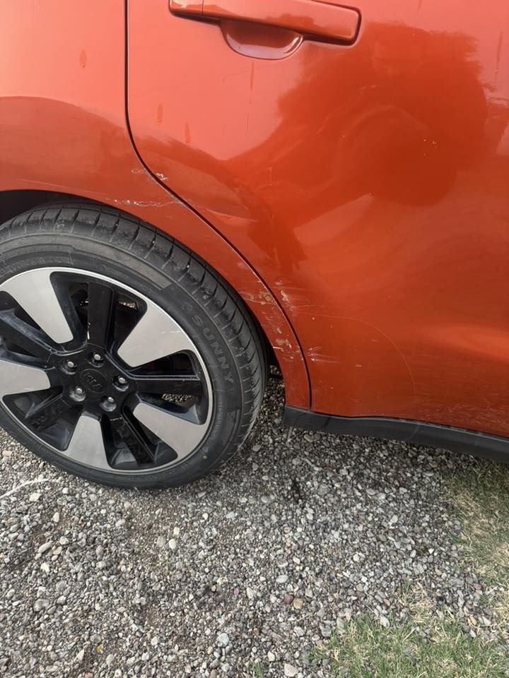 السلام عليكم صول امريكي 2018  مكينة 2000 ضربتها فقط دعامية بدون ما توصل الضربه للشاصي وتعديل فقط للبنيد بشكل بسيط 
وكذلك اكو بارد موضح بالصوره 
سعر 127 
سياره نضيفه وكذلك مكينتها نضيفه  جدا 
الي يحب يتواصل ع رقم ***********
