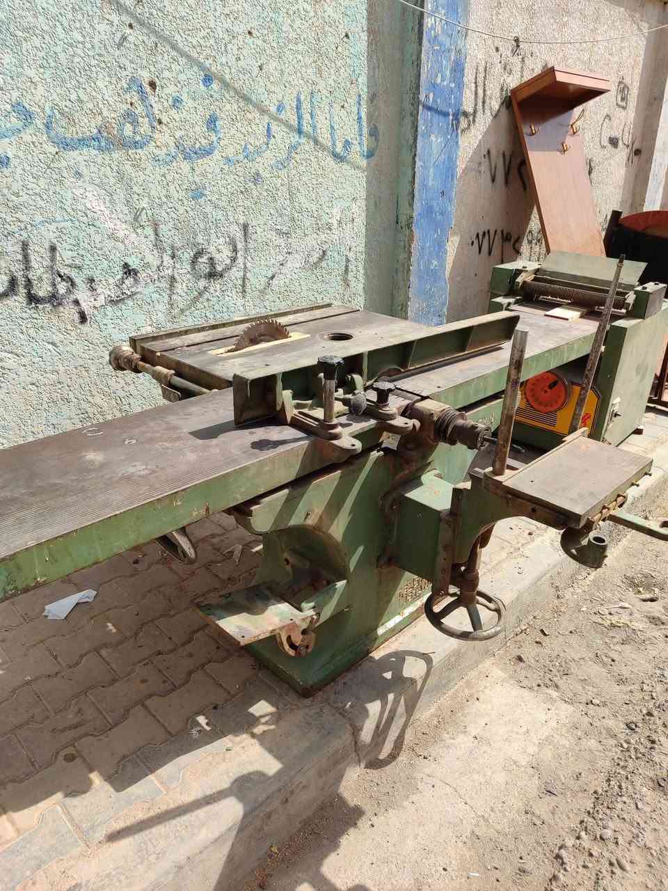مكائن نجاره البيع 
عنوان ميسان محموديه قرب مجمع سفير كهربائي ***********
