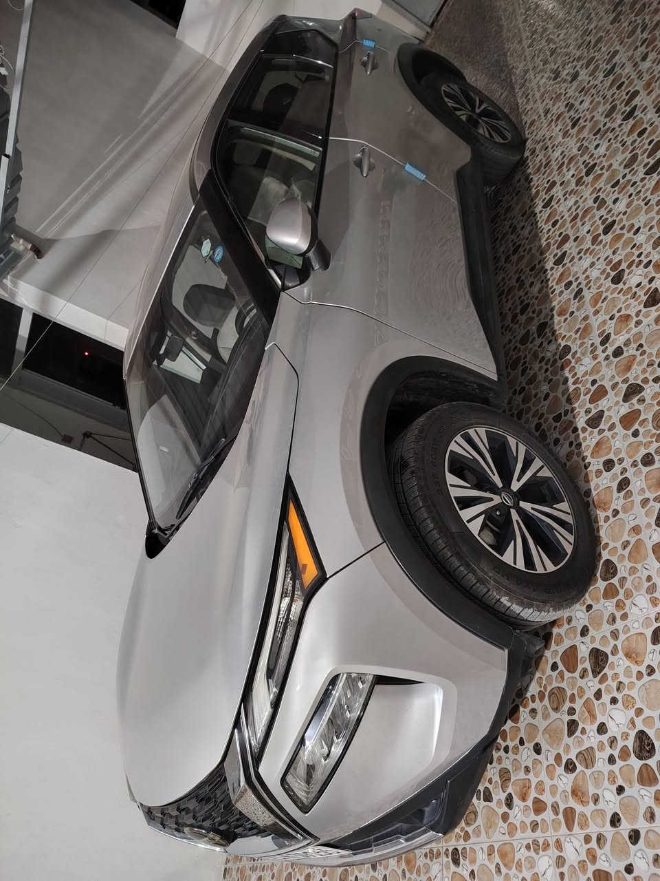 السلام عليكم ورحمة الله
للبيع 

نيسان روج  موديل(2021 )

الشكل الجديد 

مواصفات / SV

٤ سلندر / محرك ٢٥٠٠ المرغوب 

 رقم سليمانية و السيارة باسمي

ماشية 57 الف ميل و قابل للزيادة

السيارة نظيفة و جاهزة 

تبريد قطعيتن 

تبريد خلفي وامامي

رادار 360

رادار / امامي وخلفي و جانبي يمين و يسار

لون سلفر

حساسات خلفية 

اوتو بريك خلفي 

اوتو بريك امامي 

قيادة آلية

ويل كب ١٨ مطعم بأسود  

(داخل لون اسود وقهواي المرغوب )

شفتات بالستيرن 

كشن السائق كهربائي 

4 ابواب بصمة +صندوق بصمة

4 كاميرات دوارة

الكير اوتوماتيك   

استيرن رجاج

لايت زينون

لايت ليد امامي خلفي

تحديد المسار 

تحديد السرعة

مانع انزلاق 

و بيها هوايه مواصفات 

ضررها : بدون دواخل و بدون شاصي شرط الفحص سياره

صبغ بنيد صبغ وجامرلغ بدون دواخل   

رقم الشاصي/ 5n1at3ba4mc707380 

السعر 210

وبيهة مجال الشراي يتصل ويدلل 

مكاني طوز خورماتو 

***********
