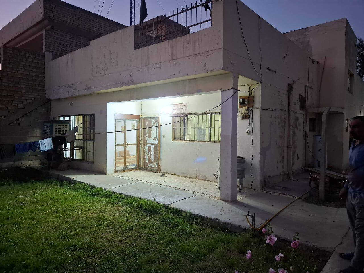 السلام عليكم بيت للبيع مساحه 500 متر طابو صرف الواجهيه 20 والنزال 25 متر موقع مفرق عنانه سنجار دور الدواجن البيت يعتبر قطعه الشارع امام البيت عرض 20 متر للاستفسار موبايل ***********اسيا،***********غيرمتواجد على الفيس
