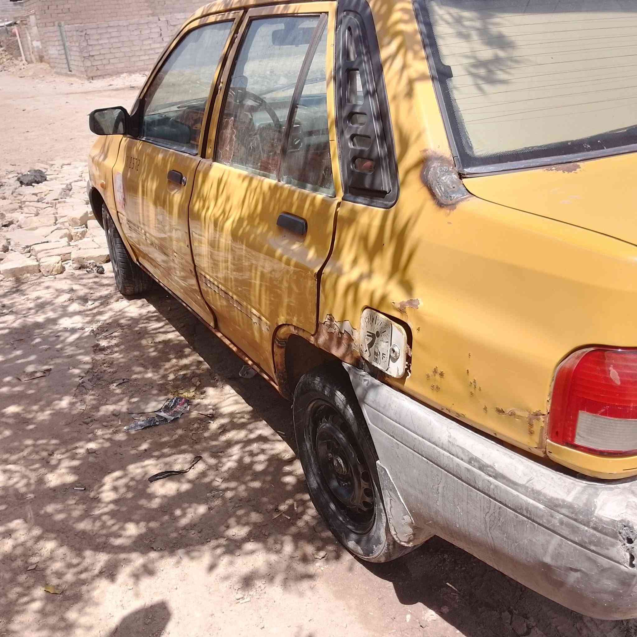 ‏السلام عليكم سايبه للبيع 
‏موديل ١١
‏سياره كلشي ما عوزهة بس عينه وصينيه  مكينه معمره ستوهة 
‏البارحه كملت من السمكره عامه 
‏مصفره هيئة غرامه ١٠٠ عل مشتري راعيهة موجود ايداور  رقم مطبوع نكليزي بالنجف ما مستلمه 
‏مكانهة ديوانيه 
‏سعرها ١٣ وبيهة مجال 
‏الاستفسار ***********
