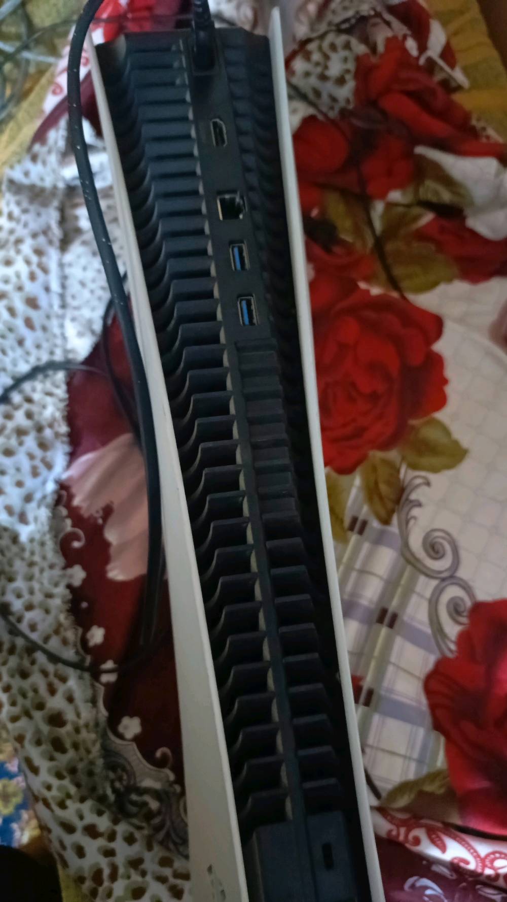 بلي فايف فات الاقراص

الجهاز ماداخل تصليحه ابد وبية بس هاي الشخوط مثل ماوضح بصوره

ملحقات الكيبلات الاصليه يده وحده الاصليه

مابية العاب عندي دراسه وصارله فتره تقريب 5 اشهر البلي مامشغله

ذاكره 667 غيغابايت

سعره 525 الف وبيه مجال للشراي

مكاني التنومه الصالحيه