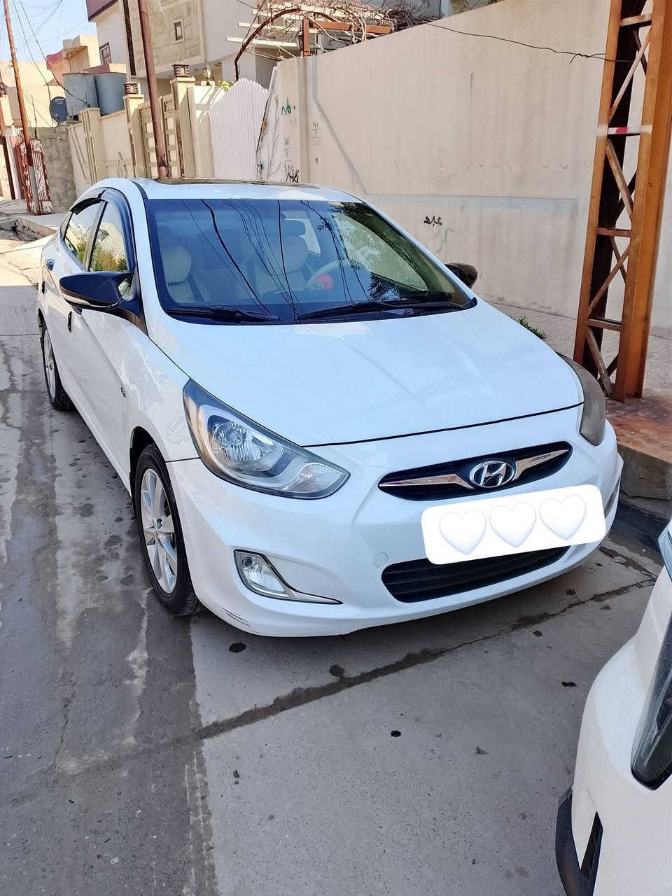 اكسنت 2014 للبيع 
رقم اربيل فول مواصفات عدا البصمة 
محرك 16 دوش 
كير اي تي 
سيارة حيل نظيفه 
قطرة صبغ مابيها 
بيها مكانات عل بارد 
طخم حدادية جديد 
طخم تايرات جديد 
السعر ١١٢وبيها مجال بسيط 
للتواصل ***********
مكان السيارة موصل حي الشيماء
