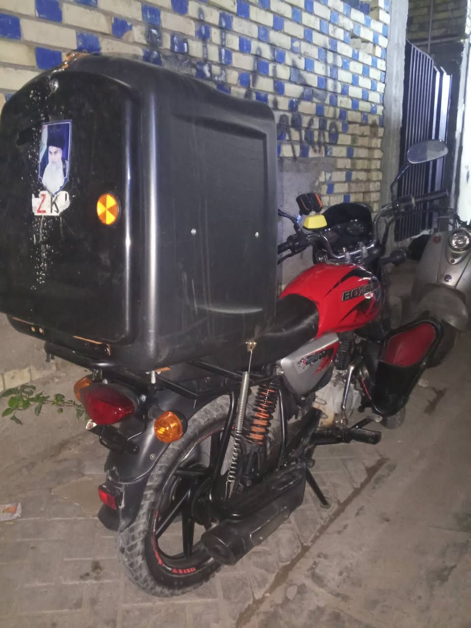 السلام عليكم بوكسر للبيع موديل 2020 مرقمه رقم عربي مكاني بغداد السعر واحد ونص وبيهة مجال رقم الهاتف ***********
