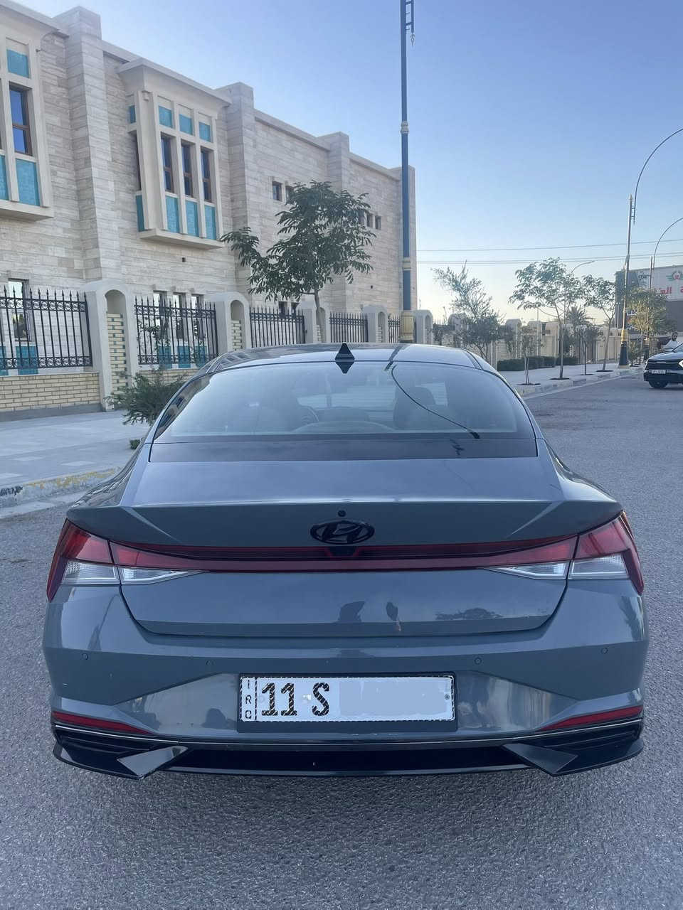 النترا 2022
وارد امريكي
Elantra 2022
فول مواصفات عدا فتحة 
.بصمة
.تشغيل عن بعد 
.اشارة ترحيب 
.كشنات تدفئة
.الداخل مخمل
.مدوشم كاعية جلد
.اوتو هولد
.سايد بريك كهربائي
.رادار جانبي وامامي 
.مانع تصادم
.صندوق ذكي
.لايتات زينون
.مثبت سرعة
.تحديد مسار
.شاشة كبيرة وعدادات الكترونية
.تحكم كامل عن طريق الشاشة 
. دشبول بيانو 
.مكينه 2000 دوش 

الحادث موضح بالصور 
بدون ايرباك
السونار مرفق
السعر :158 وبي مجال بسيط
رقم بغداد دولي 
العنوان كربلاء الاسكان
للاستفسار ***********
