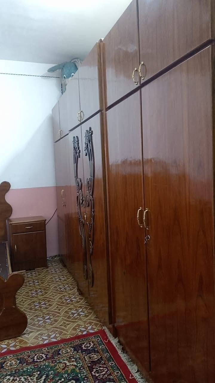 غرفه 6باب ملحق احطاطه
خشب صاج ايطالي نضيفه 
مكانها هبهب حي الشهداء قرب مدرسه اسد الله 
للاستفسار الاتصال ع ***********
***********
