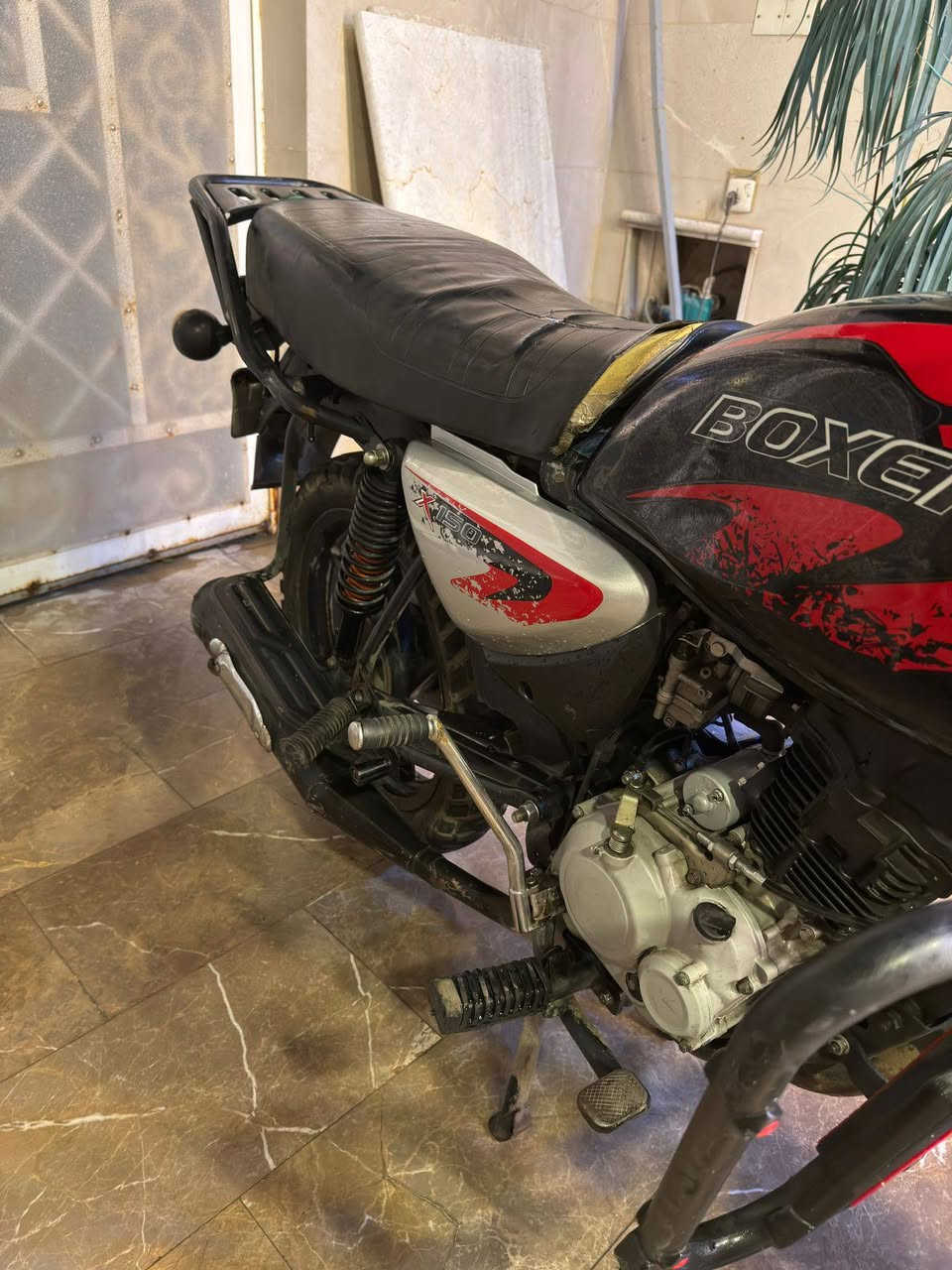 السلام عليكم بوكسر 23 مرقم للبيع الدراجة كاملة مابيهة اي نقص فقط شغلات بسيطة لأن متروكة الدراجة مشتغلة شي قليل دلفري أكثر شي استخدام شخصي لل استفسار ***********
