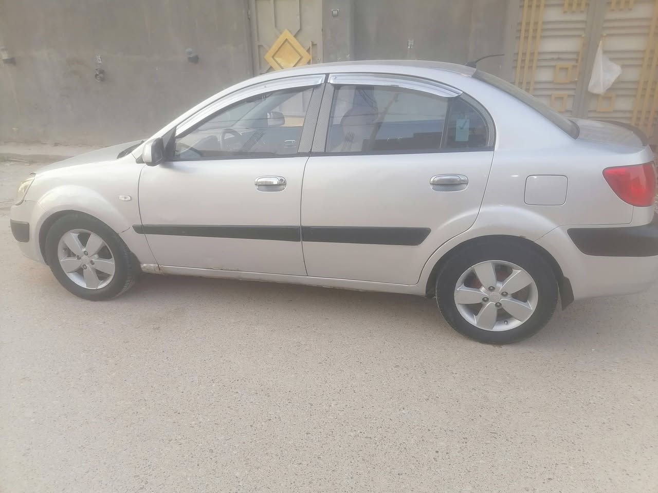 السلام عليكم كيه برايد موديل 2009 خليجي بيها طخه جاملغ امامي عكس السايق  السياره كير محرك صدر خير من الله شاشه كامره منضومه زنون عالي ناصي كهربايات كلها فول تتفهه كشنان  السياره  خير من الله جاهزه كبل للشارع سنويه لل 27 تخم تاير تخم ويل السياره جاهزه مكانها الفلوجه  السعر 70 وبيها مجال للستفسار *********** *********** او مراوس وانطي فرق
