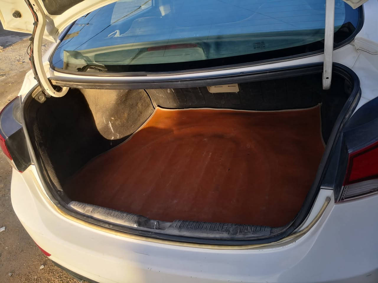 السلام عليكم النترا ٢١٠٦ خليجي للبيع
بيها الجاملغ الأمامي عكس السايق بي بارد والباقي كلة مكفول
محرك وگير مكفولات على وضع الشركة، تبريد تدفئة كلة شغال، حدادية جاهزة 
مواصفاتها معروفة (محرك دوش١٨٠٠، فتحة، ٥ويل كب، تحكم ستيرن، شاشة، كامرة، مري شفط)
رقم بغداد بأسمي تحويل وين متريد، مكان السيارة بغداد شهداء البياع 
السعر ١٢٥ وبيها مجال
للاستفسار ***********
