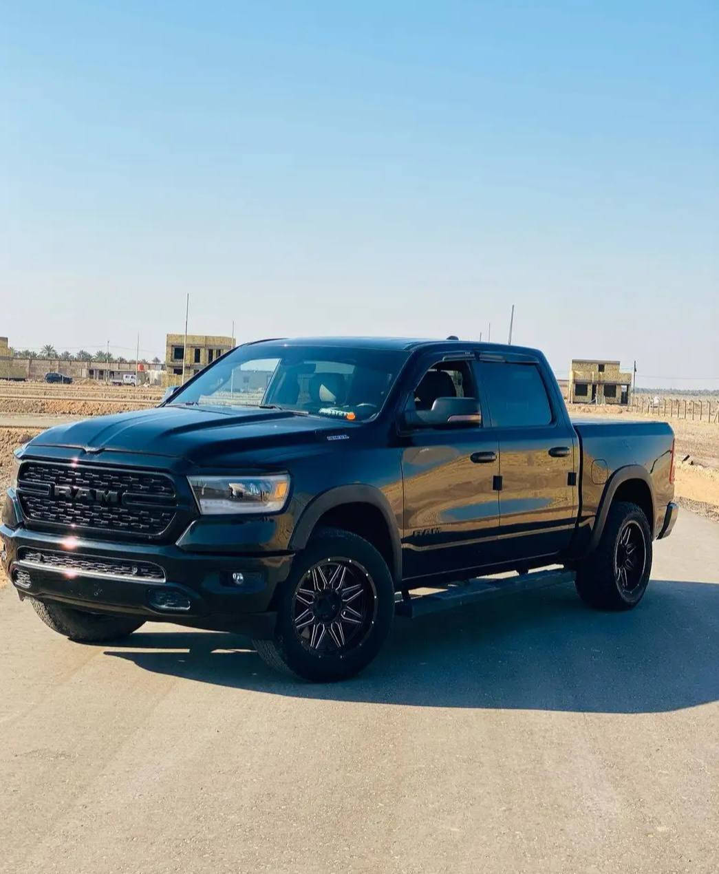 ياالله السلام عليكم للبيع رام بغ هورن موديل 22 مكينه 8سلندر رقم بغداد بسمي ماصار شهر من سويته هزه جديده السياره بصمه اكزوز شركه تخم تاير الصلي شرط دواخل ابلادي شركه اسود سياره ماناقصه شي ماشيه 43 حقيقي سياره بيه طخه بل بنيد ربع شبر مرجعه عل بارد اوشخطه مكحله بل جاملغ الخلفي فقط مابيه حادث السياره نصبته اتخبل احله من الصور بهواي. لمعه اتخبل مكاني بابل حله ورديه خارج رجائن ماراوس فقط بيع سعر ((((٣١٠ ))))بيه مجال شي بصيط حك الجيه ولشراي بي خير اويدلل ***********. ابو سجاد
