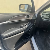 جيب ًكراند شيروكي الشكل الجديد لاريدو  بدون حادث حادثها سرقة قطع خارجي...